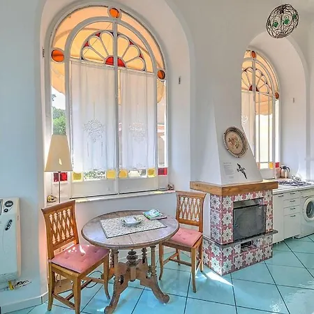 Villa Sleeps 4 Pool Air Con Wifi *