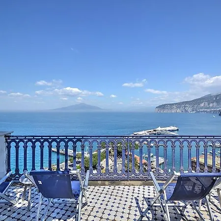 Sleeps 4 Pool Air Con Wifi Villa Sorrento
