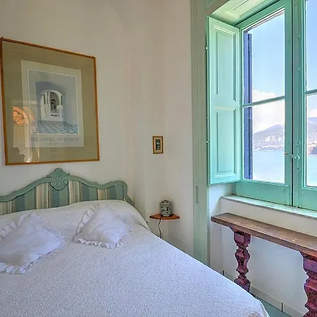 Sleeps 4 Pool Air Con Wifi Sorrento
