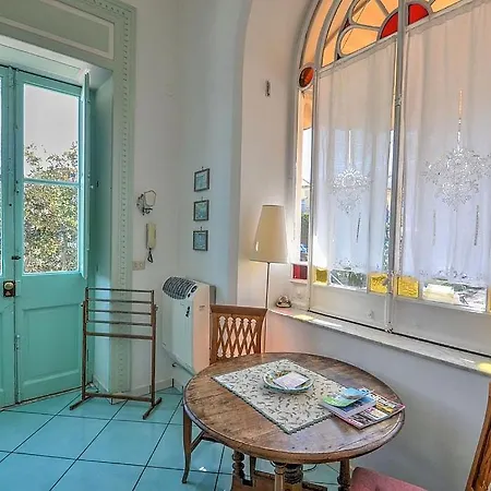 Sleeps 4 Pool Air Con Wifi Sorrento