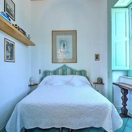 Sleeps 4 Pool Air Con Wifi