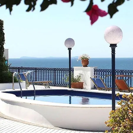Sleeps 4 Pool Air Con Wifi Villa Sorrento