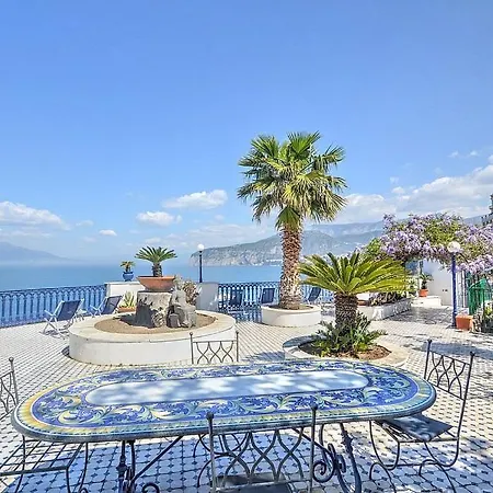 Sleeps 4 Pool Air Con Wifi